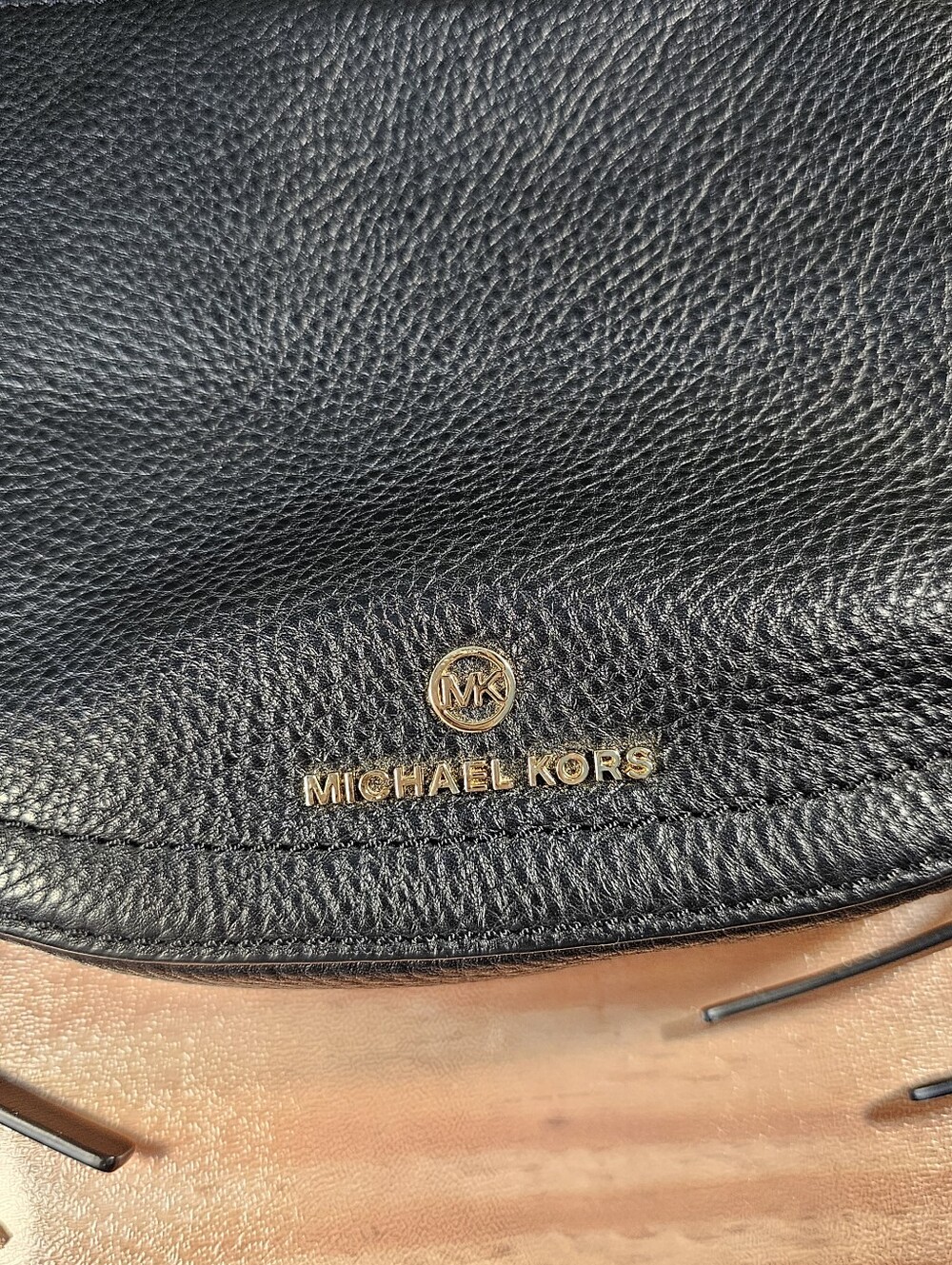 Michael Kors Black Pebbled Leather Crescent Crossbody Shoulder Bag Gold Hardware - Picture 4 of 11